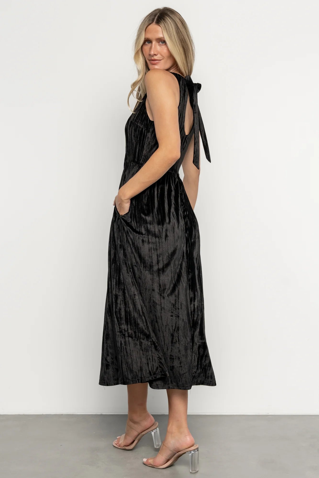 Octavia Velvet Midi Dress | Black